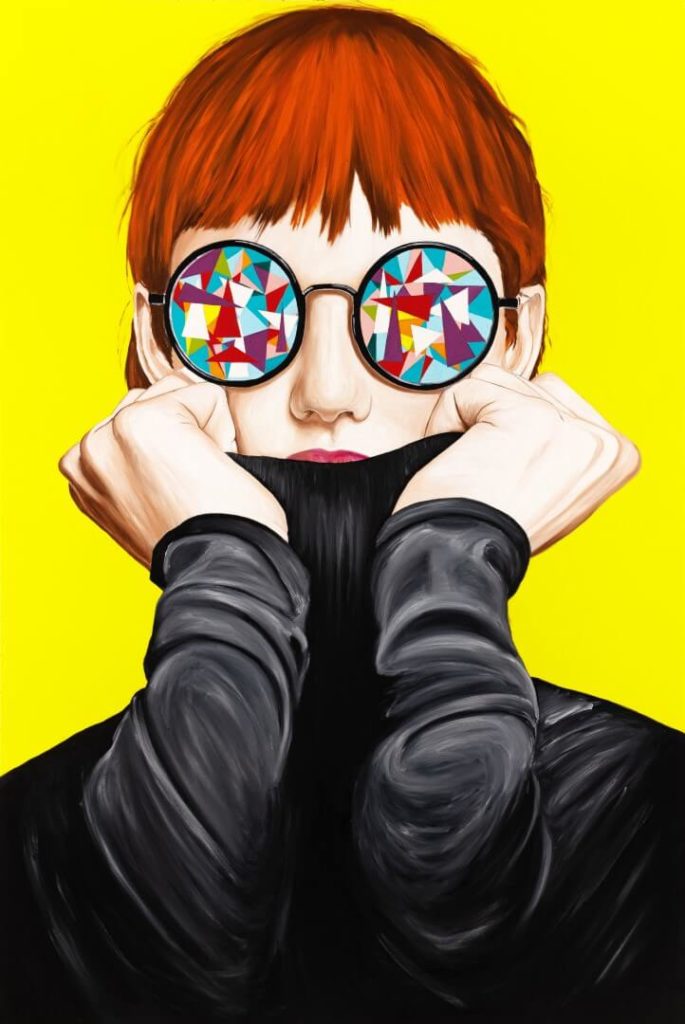 ציור לסלון אישה משקפיים משולשים